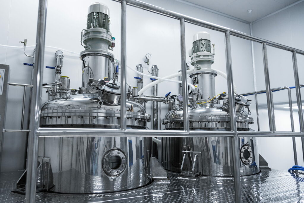 jakosc-produktow-farmaceutycznych-zalezy-rowniez-od-odpowiednio-wykonanej-instalacji-1024x683 Rurociągi farmaceutyczne - jakie wymagania muszą spełniać instalacje procesowe?
